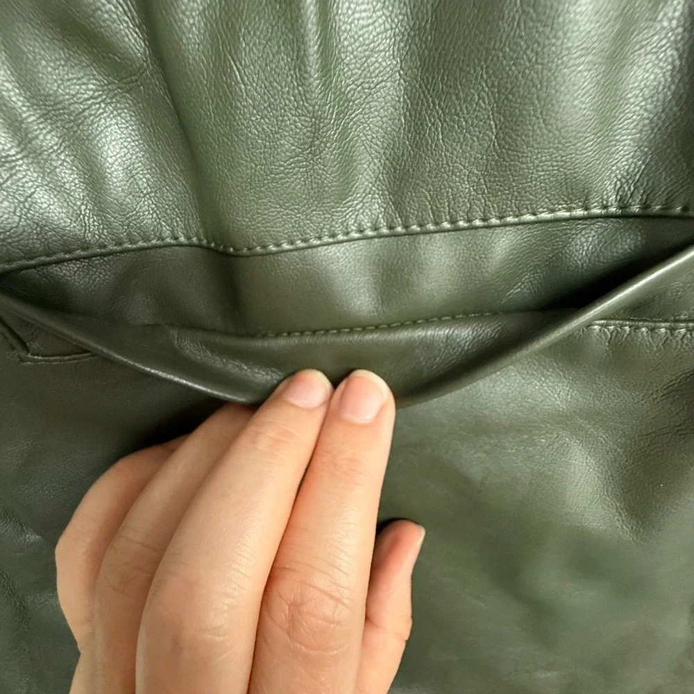 Two Cumberland Faux Leather Shorts Womens Medium Olive Green Elastic‎ Waist NWT